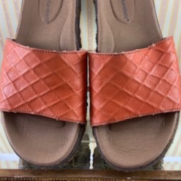 El Naturalista Orange Slides - Picture 12 of 15